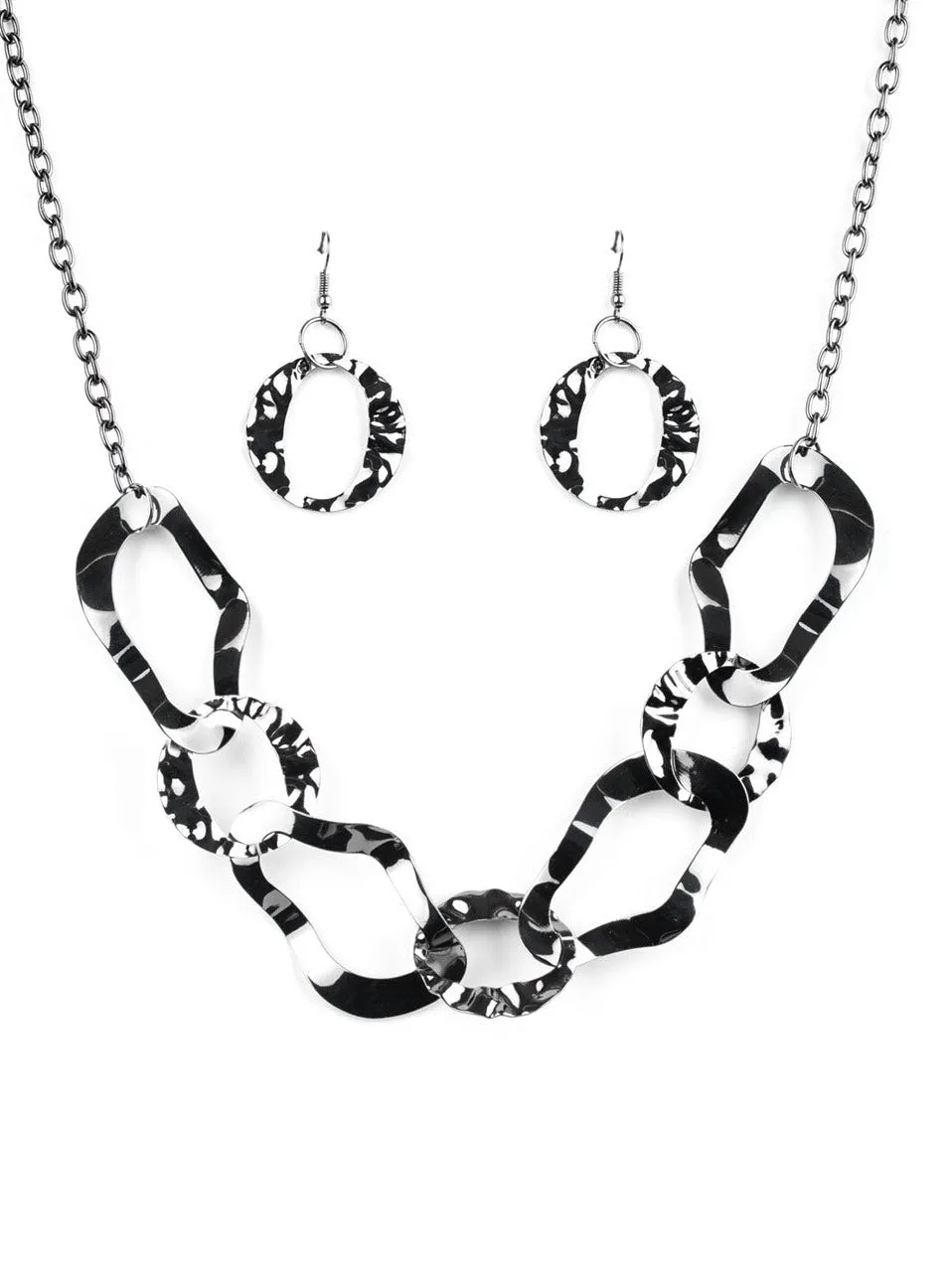 Capital Contour Black Necklace Set