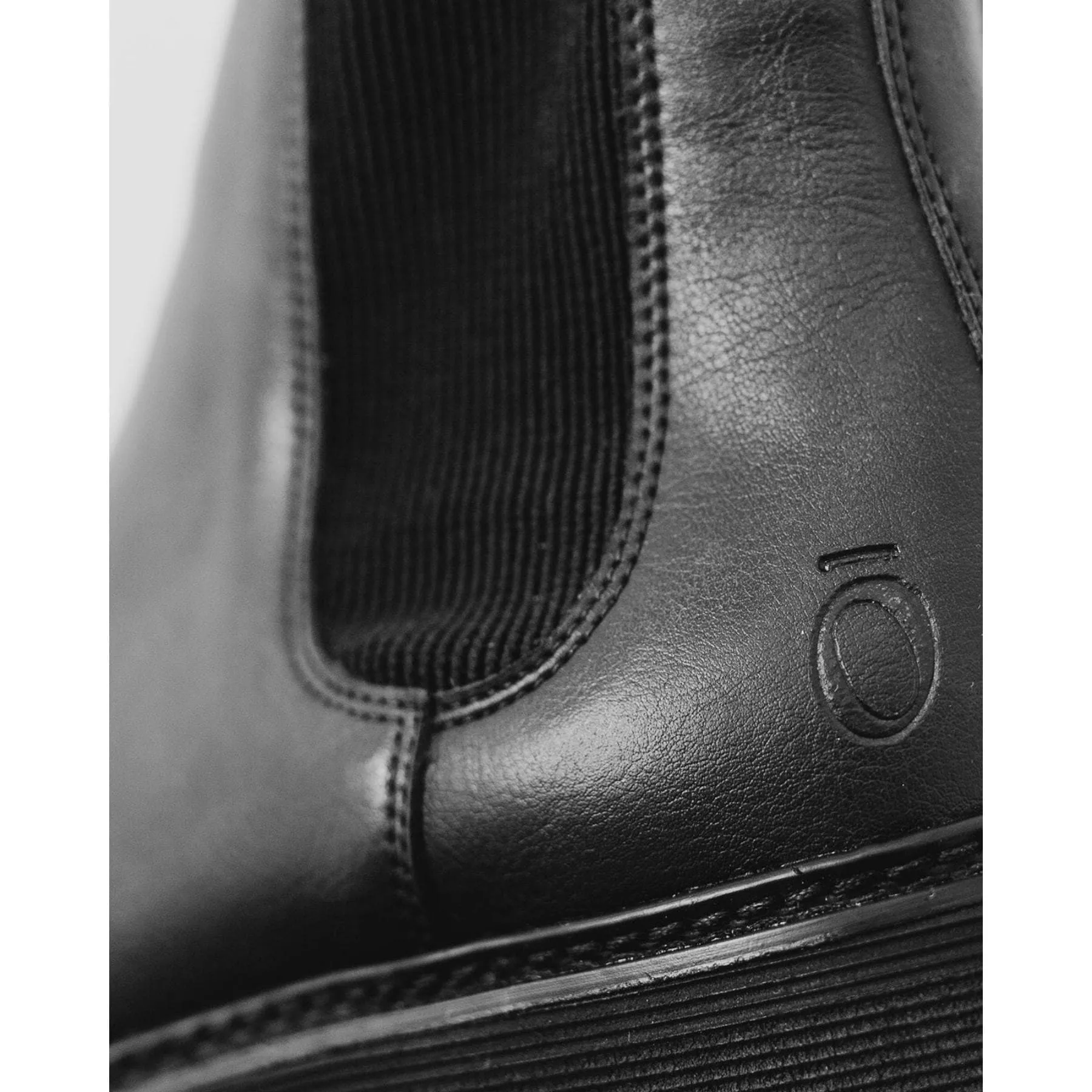 NoSkin black signature unisex Chelsea boot