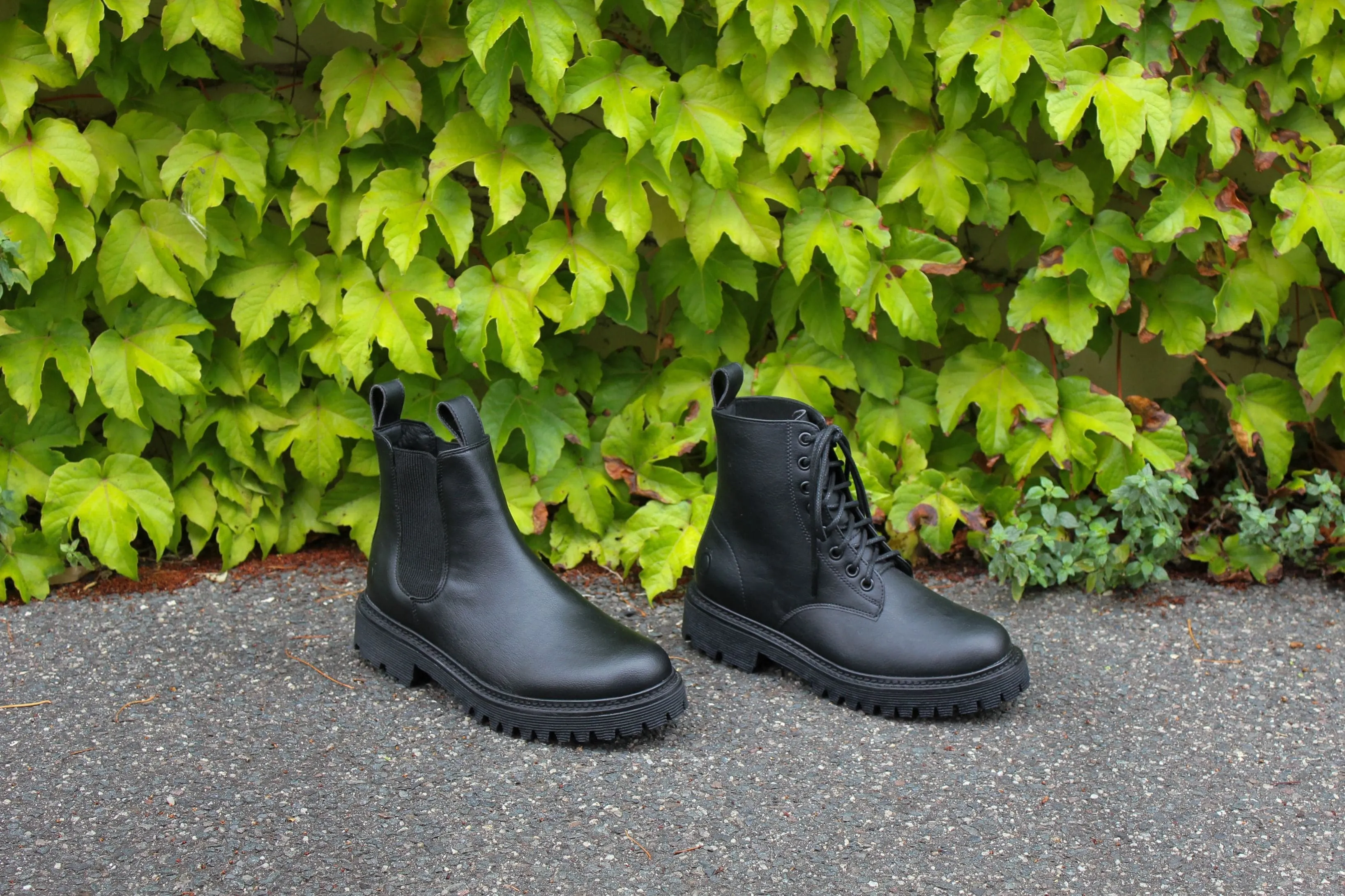 NoSkin black signature unisex Chelsea boot