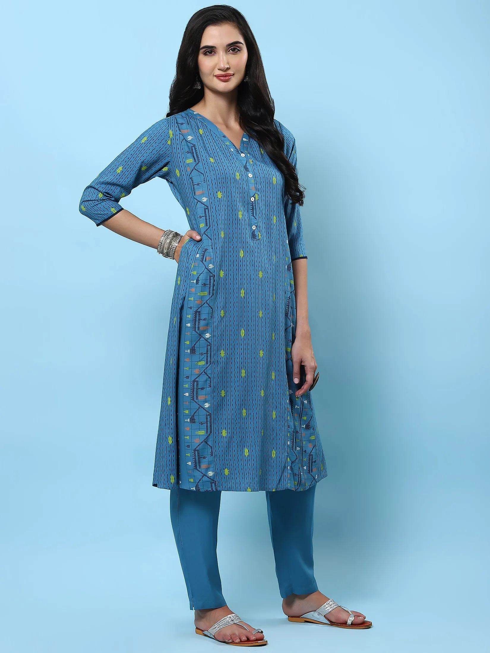 Women Blue Aztec Printed Kurta With Trouser