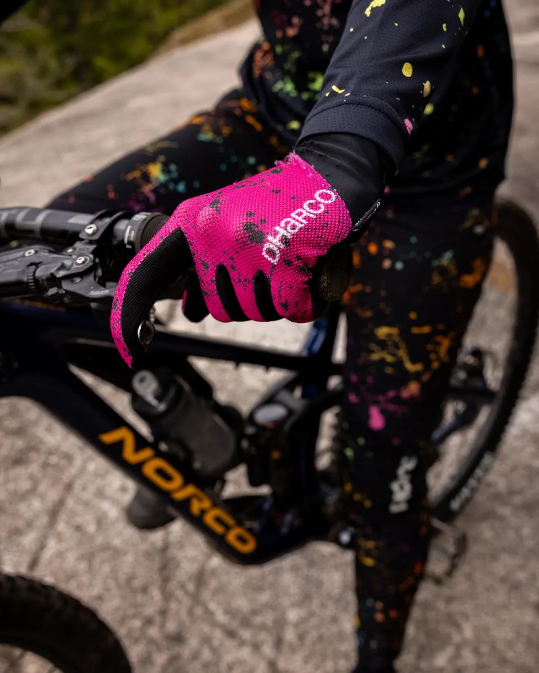 Womens Trail Glove | Chili Peppers