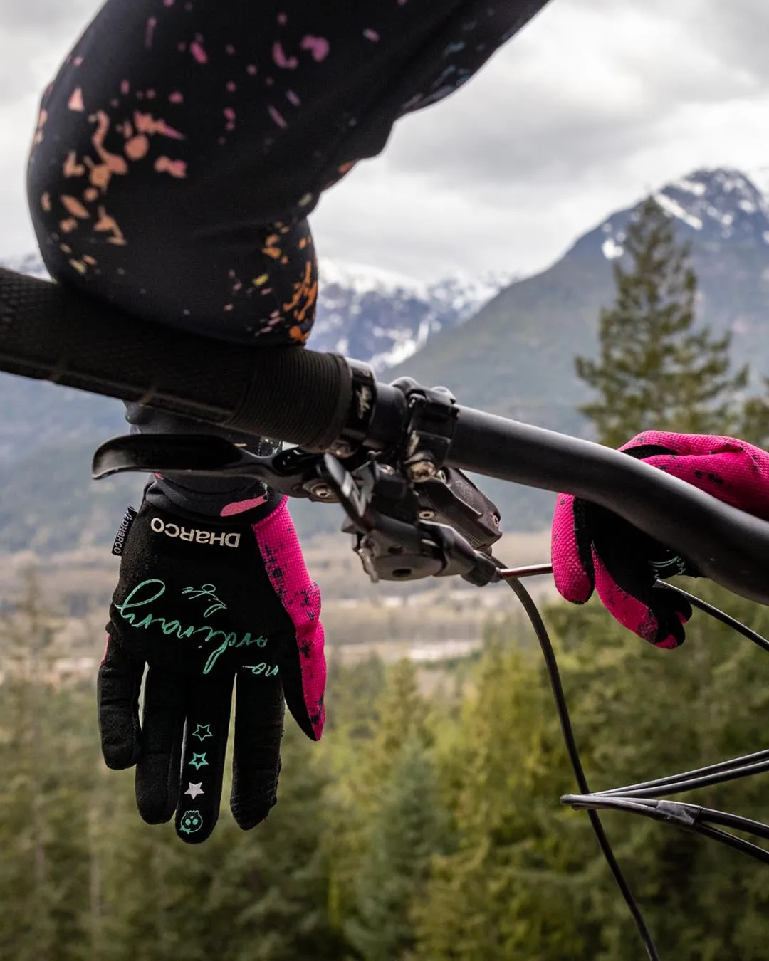 Womens Trail Glove | Chili Peppers